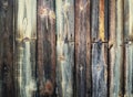 Puerta antigua de tablas de madera
