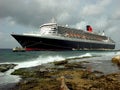 Queen Mary 2 in Curacao