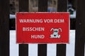 red sign Warnung vor dem bisschen Hund