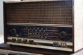 Retro broadcast radio receiver