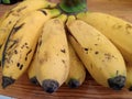 Ripe bananas have a yellow skin color