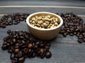 Roasted and unroasted coffee beans Royalty Free Stock Photo