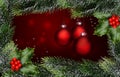 Rote Weihnachtskugeln mit WeihnachtsgrÃÂ¼n auf Rotem Hintergrund