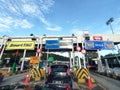 The route enters the toll road. The incoming vehicles are separated according to the category and type of payment to be made.