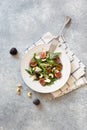 Rustic salad with figs, arugula and cashew