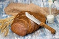 Rye bread lies on the burlap and a knife next to it.