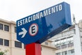 A sign indicating the direction to a car parking lot in the city of Salvador, Bahia