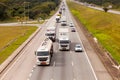 Vehicles on BR-374 highway with headlights on during the daylight obeying the new Brazilian