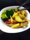 SautÃÂ©ed potato accompanied by broccoli and a chicken breast Royalty Free Stock Photo