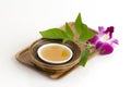 Scrub it with Rhinacanthus nasutus and honey to moisturize the skin and does not irritate the skin.