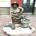 Sculpture of a grandmother selling seeds.