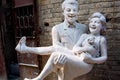 Sculpture of the laughing couple