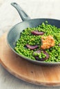 Seitan with peas and beetroots