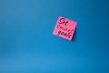 Set smart goals symbol. Concept words Set smart goals on pink steaky note. Beautiful blue background. Business and Set smart goals Royalty Free Stock Photo