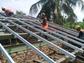 Setting roof frame by baja ringan