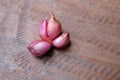 Shallots are spices mixed with food to reduce the fishy smell of meat and are also herbs.
