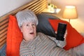 Shocked senior woman showing her telephone Royalty Free Stock Photo