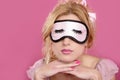 Sleep mask blind blonderelaxed on pink