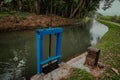 Sluice gate to regulate irrigation water discharge