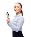 Smiling businesswoman showing credit card Royalty Free Stock Photo