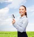 Smiling businesswoman showing credit card Royalty Free Stock Photo