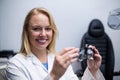 Smiling female optometrist holding messbrille Royalty Free Stock Photo