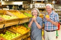 Smiling senior couple holding oranges Royalty Free Stock Photo