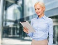 Smiling woman looking at tablet pc computer Royalty Free Stock Photo