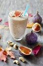 Smoothie with figs and cahew