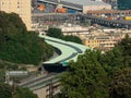 Sound-absorbing tunnel to limit the noise of the highway