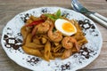 Spaghetti shrimp with egg