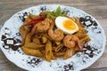 Spaghetti shrimp with egg