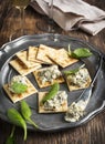 Spinach dip and crackers