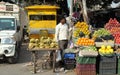 Street trader sell fruits outdoor in Delhi