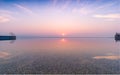 The sun, sunset, sunset glow, calm lake surface, white clouds and blue sky are really wonderful