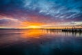 Sunrise over dock and the Chesapeake Bay, in Havre de Grace, Mar Royalty Free Stock Photo