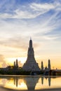 Sunset Wat Arun & x28;Temple of Dawn& x29; and Reflections of Wat Arun Pag