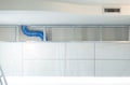 Support structure for plasterboard closure between wall units and kitchen ceiling. Solution for covering unsightly hood suction