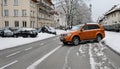 SUV auf schneeg latter