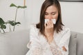 Symptoms of allergic rhinitis in women