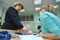 The teacher conducts laboratory work in physics in physics