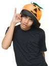 Teenager w pumpkin hat