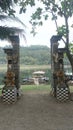 The temple gate which is located on the edge of the lake is clear and wide. Travel photos