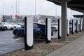 Tesla-Supercharger v4 mit Lounge deutscher Fabrik Giga Berlin, Gigafactory Berlin-Brandenburg Tesla location in Europe,