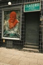 Glazier Spiegel closed shop entrance with the picture of a knitted guerilla in Hamburg