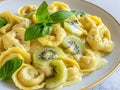 Tortellini cream and kiwi