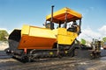 Tracked asphalt paver