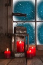 Traditional christmas decoration in red: four burning candles de Royalty Free Stock Photo