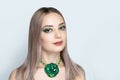 Trendy green make up