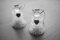 Two small statues of angels with hearts on the table, black and white photo